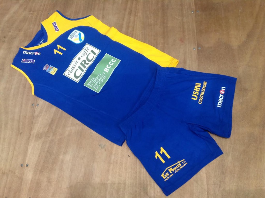 1A_sabaudia_pallavolo_new_kit_2014_2015